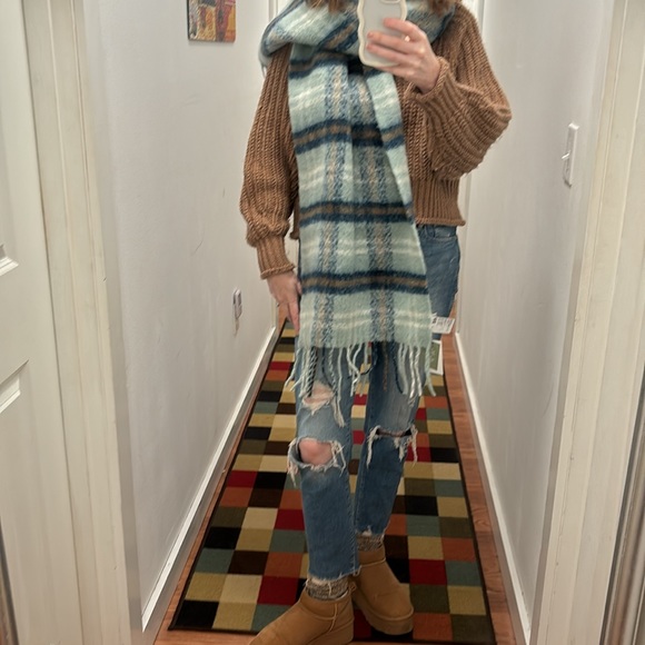 NWT H&M Blue and Tan Plaid Blanket Scarf 71x16 Inches - Picture 2 of 10